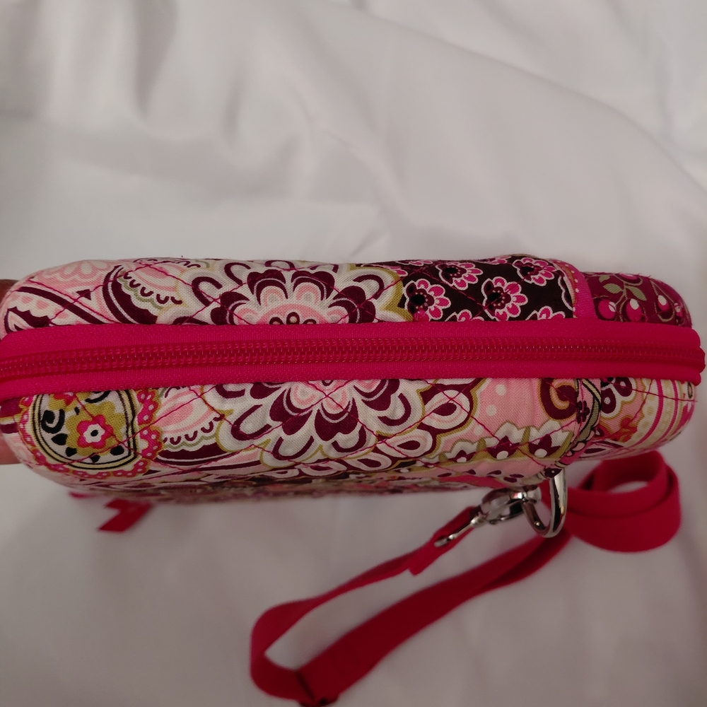 Vera Bradley Very Pink Paisley. Hard Shell Carry Case. Adj. Strap, Zipper Pocket - Picture 6 of 8